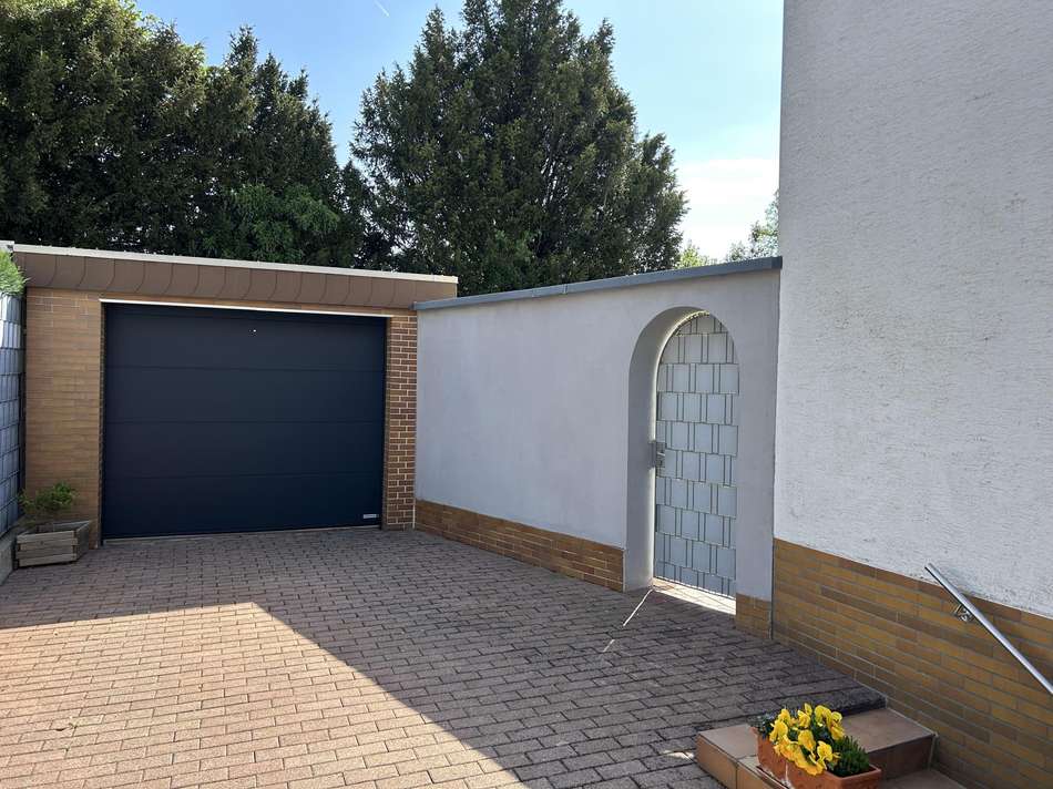 Garage und Hof