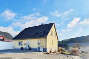 **Haus sucht neue Familie** Energieeffizientes Einfamilienhaus mit herrlichem Weitblick! – Neustadt a.d. Aisch-Bad Windsheim (Kreis) – Vorschaubild 1