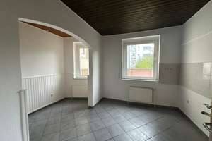 Gepflegte 3 Zimmerwohnung mit großer Küche – Hildesheimer Str. 18, 30880 Laatzen – Vorschaubild 2