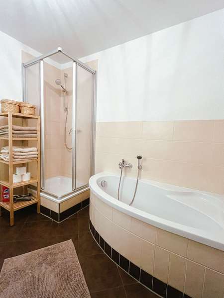 Dusche und Wanne.jpg
