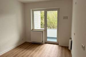 Top sanierte 2 Zimmer Wohnung mit Balkon und zusätzlichem Raum im Dachgeschoss – Sternwartstraße 10, 40223 Bilk, Düsseldorf – Vorschaubild 6
