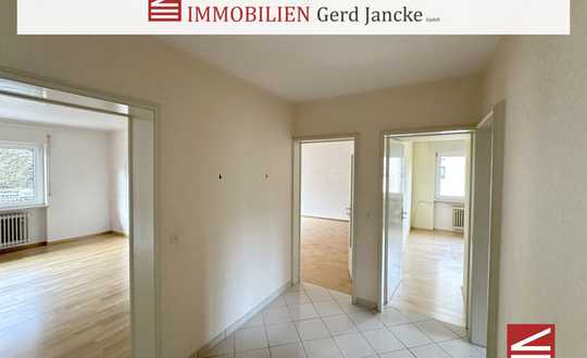 Baden-Baden, gut geschnittene Drei-Zimmer-Wohnung mit Balkon u. Carport