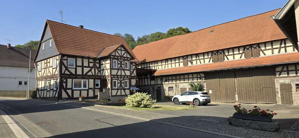 Immobilie in Allendorf (Lumda) - Bauernhaus mit 7 Zimmern und großen Funktionsgebäuden in Allendorf (Lumda) - Bild 0