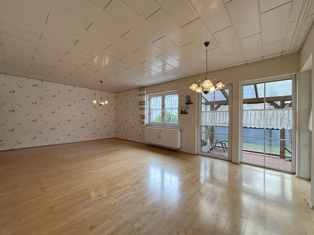 Immobilie in Wohratal - Großzügiges Einfamilienhaus mit Garten, Balkon und überdachter Terrasse in ruhiger Lage von Halsdorf - Bild 4