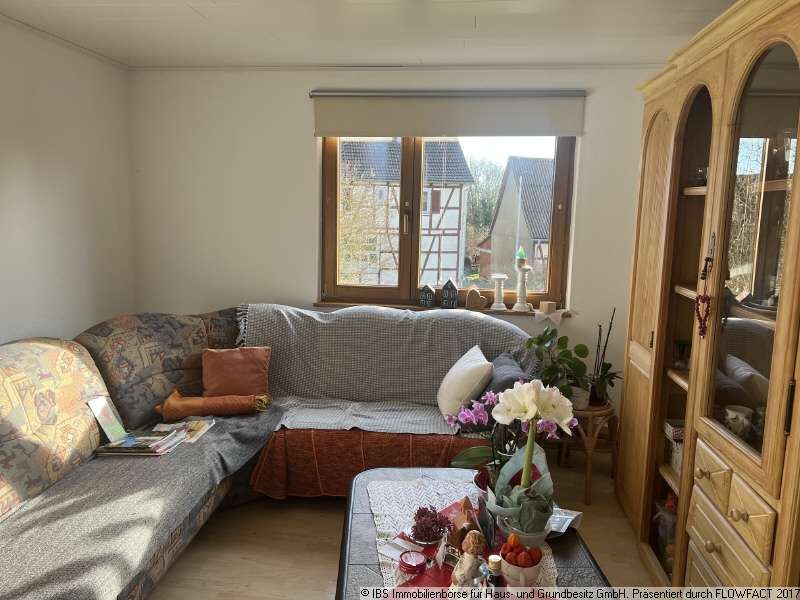 Immobilie in Schrozberg - Gepflegtes Wohnhaus mit 3 gemütlichesn Wohnungen, 2 Garagen und großem Garten - Bild 12