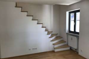 Schöne, modernisierte 4-Zimmer-Maisonette-Wohnung mit Balkon und Wohnküche in Trudering, – Edeltraudstrasse 51, 81827 Waldtrudering, München – Vorschaubild 2