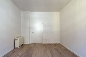 Helle 4-Zimmer-Altbauwohnung mit Balkon in Neuhausen – Die vollständige Adresse der Immobilie erhältst du vom Anbieter., 80634 Neuhausen, München – Vorschaubild 3