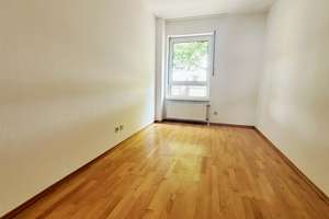 Ruhiges Wohnen in Bonn-Schweinheim: Attraktive Drei-Zimmer-ETW mit Balkon und TG-Stellplatz – Die vollständige Adresse der Immobilie erhältst du vom Anbieter., 53177 Schweinheim, Bonn – Vorschaubild 4