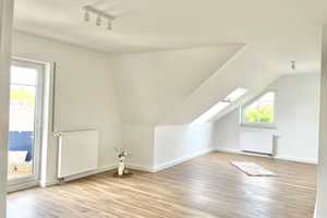 Sehr schöne 2 1/2-Raum-DG-Wohnung mit gehobener Innenausstattung  – Kantor-Schmidt-Weg 8, 4316 Leipzig – Vorschaubild 2