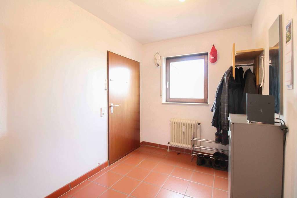 Immobilie in Tamm - Charmante 3-Zimmer-Etagenwohnung mit großzügigem Balkon und Carport in attraktiver Lage - Bild 2