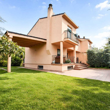 Immobilienagentur Hogares Villanueva de la Cañada präsentiert exklusiv eine einzigartige Gelegenheit