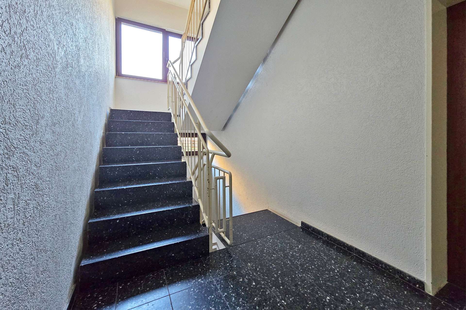 Trier-Zentrum: 2ZKB mit Aufzug und zwei Tiefgaragenplätzen, Trier – Bild 4