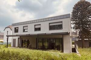Freistehendes Einfamilienhaus mit Garten & Garage sowie Balkon - modernisiert und bezugsbereit