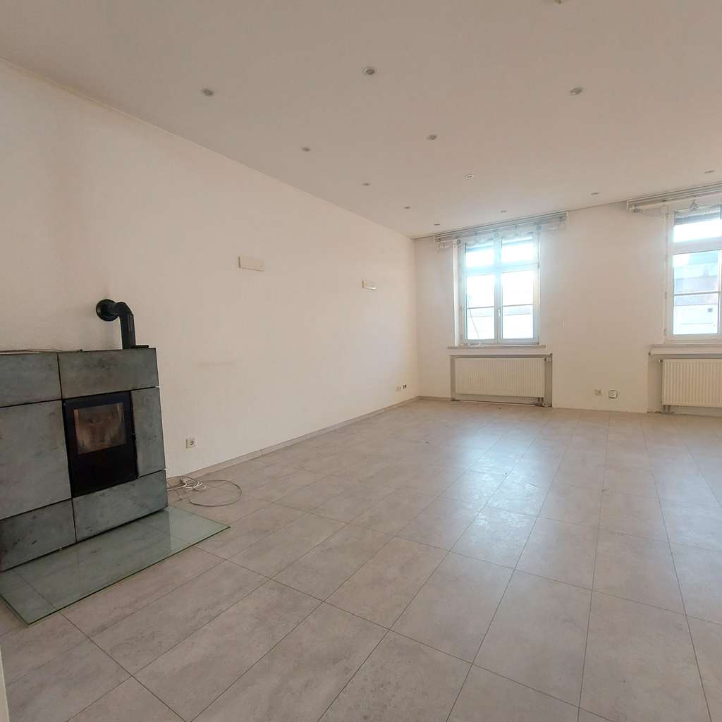 Immobilie in Ingolstadt - NEU-Altbauwohnung mit hohen Decken  und viel Platz zum Wohnen! - Bild 4