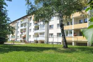3-Zimmer-Glück mit Balkon in Zittau! – Görlitzer Straße 20, 2763 Zittau – Vorschaubild 1