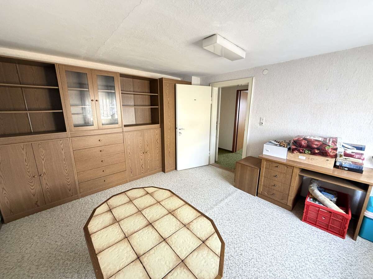 Immobilie in Regensburg - Renovierungsbedürftiges Zweifamilienhaus mit flexiblen Nutzungsmöglichkeiten in ruhiger Traumlage! - Bild 13