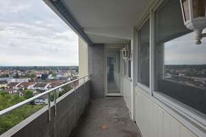 Traumhafter Ausblick: 3-Zimmer-Wohnung mit Küche und Balkon im 10. OG – Carl-Lepper-Straße 10, 68623 Lampertheim – Vorschaubild 4