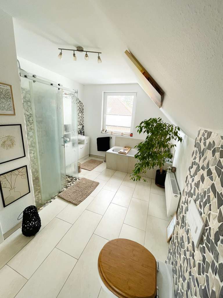 Immobilie in Lehe - Großzügiges Mehrfamilienhaus mit Einliegerwohnung in Nordseenähe ! - Bild 2