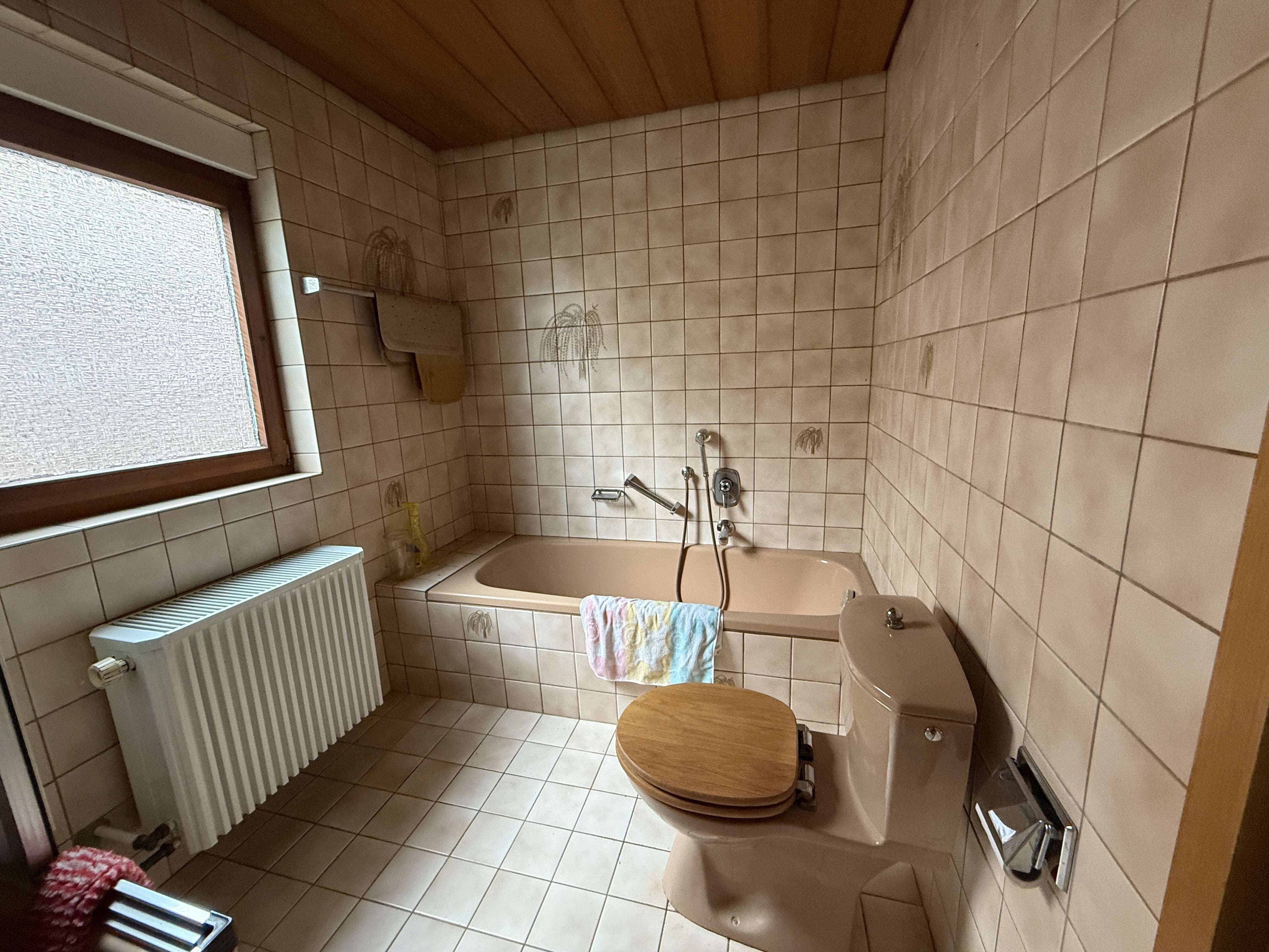 Immobilie in Schiltach - Charmantes Einfamilienhaus mit Potenzial in  naturnaher, idyllischer Hanglage von Schiltach - Bild 7