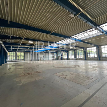 Lager- & Logistikflächen | direkt an der Auffahrt zur A1 | Rampen und ebenerdig