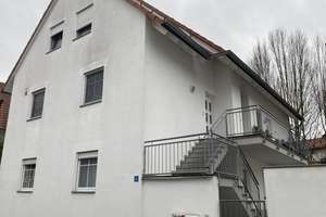 Sehr schöne 2-Zimmer-Eigentumswohnung mit Terrasse, Garten und PKW-Tiefgarage