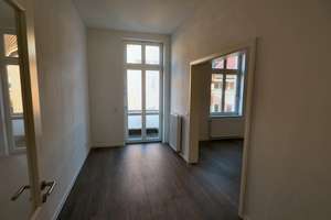 Loggia u. Balkon: neuwertige 3,5-Zimmer Porta Hausberge ZENTRAL – Hauptstraße 45, 32457 Porta Westfalica – Vorschaubild 5