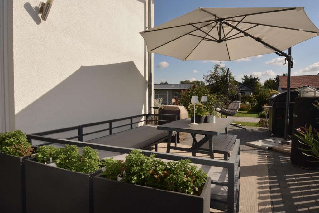 Immobilie in Velten - Modernes Zweifamilienhaus mit Blick ins Grüne – Baujahr 2018 in Velten - Bild 1