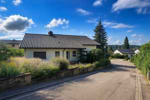 Großzügiges Einfamilienhaus mit Potenzial in ruhiger Lage  – Karlsruhe – Vorschaubild 1