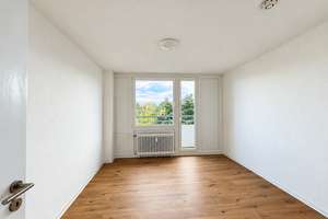 Großzügig wohnen über den Baumwipfeln – Balkon, Einbauküche & Aufzug – 70599 Asemwald, Stuttgart – Vorschaubild 5