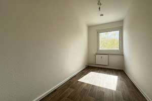 Gepflegte Wohnung mit Balkon, grünem Innenhof und Spielplatz für Familien – Dr.-Salvador-Allende-Straße 250, 9119 Kappel, Chemnitz – Vorschaubild 6