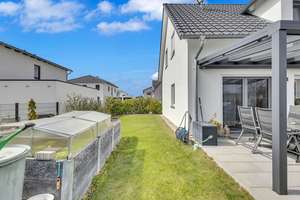 Wohntraum mit Stil und Energieeffizienz!
Neuwertiges KfW-55-Einfamilienhaus mit moderner Ausstattun – Die vollständige Adresse der Immobilie erhältst du vom Anbieter., 92421 Schwandorf – Vorschaubild 34