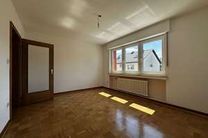 Bezugsfreie 2-Zimmer-Wohnung in gepflegtem Dreiparteienhaus: Wohnen oder Vermieten in LEV-Wiesdorf!