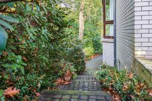 Erstklassiges Wohnen in Wellingsbüttel – stilvolles Reihenhaus mit Waldblick – Wellingsbütteler Landstraße 175, 22337 Ohlsdorf, Hamburg – Vorschaubild 3