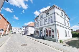 renditefreudiges Wohnhaus mit Gewerbeeinheit im historischen Ortskern von Sagard! – August-Bebel-Straße 8, 18551 Rügen (Kreis) – Vorschaubild 2