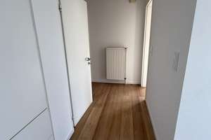 Neuwertige 5-Zimmer Doppelhaushälfte mit Garage und großem Garten in Oberursel (Taunus) – Pfingstweidstraße 53, 61440 Oberursel (Taunus) – Vorschaubild 4