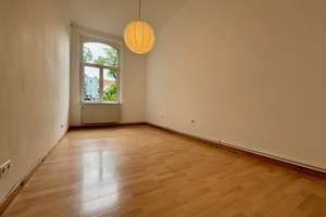 Charmante Altbauwohnung – 5 Zimmer, 2 Badezimmer & 2 Balkone 