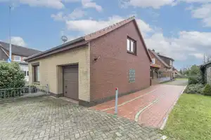 Ihr neues Zuhause: Großes und freistehendes Einfamilienhaus mit Charme – Oldenburg (Kreis) – Vorschaubild 1