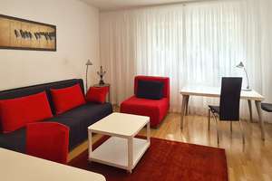 Schöne, komfortable Ein-Zimmer-Wohnung für Singles in zentraler Lage nahe Wittenbergplatz ––– Beauti