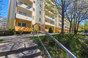 mit Einbauküche und sonnigem Südwest-Balkon – Am Bernsdorfer Hang 13, 9126 Bernsdorf, Chemnitz – Vorschaubild 9