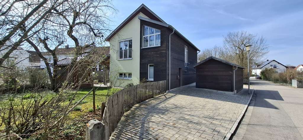 Immobilie in Adelshofen - Ökologisches  lichtdurchflutetes Traumhaus mit Naturgarten, barrierefrei. - Bild 2