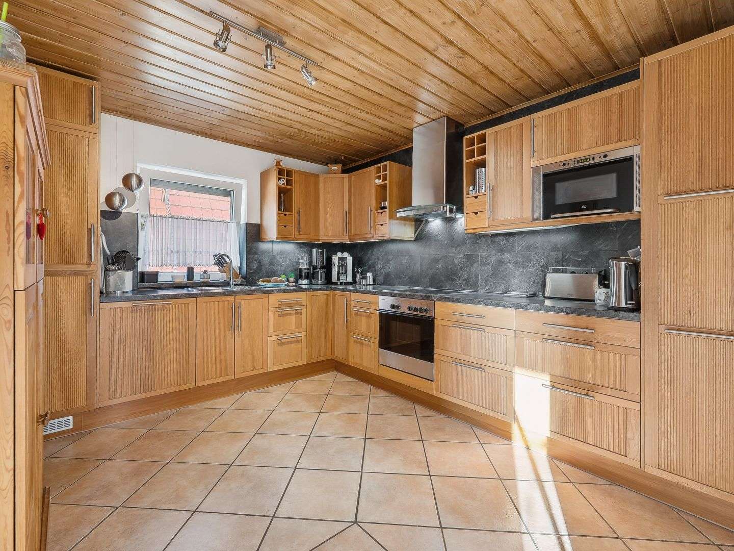 Immobilie in Waldbüttelbrunn - Gepflegtes Zweifamilienhaus in Waldbüttelbrunn - Bild 14