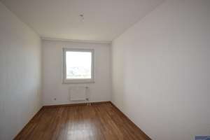 Schöneck:  Helle 3 Zimmerwohnung mit großer Loggia und Weitblick – Die vollständige Adresse der Immobilie erhältst du vom Anbieter., 61137 Schöneck – Vorschaubild 7