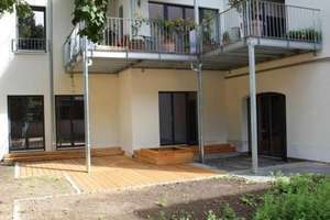 Südvorstadt - Exklusive 5-Zi.-Gartenwohnung in ruhiger Lage, mit Sauna, Kamin und Carport