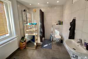 Charmantes Altbau-Mehrfamilienhaus mit drei vermieteten Einheiten - eine solide Kapitalanlage  – Die vollständige Adresse der Immobilie erhältst du vom Anbieter., 23554 Sankt Lorenz Nord, Lübeck – Vorschaubild 4