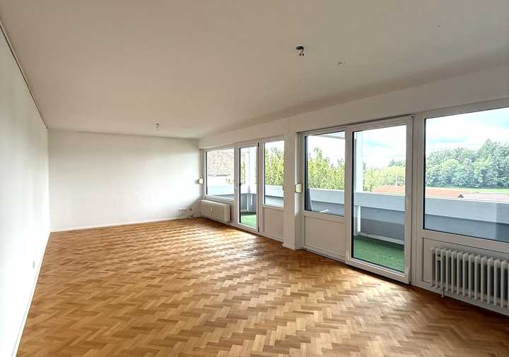 Großzügige, hochwertige 3,5-Zimmer-Wohnung mit Balkon & Stellplatz