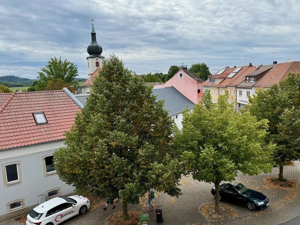 Immobilie in Konnersreuth - Wohnen und Arbeiten unter einem Dach – charmantes Stadthaus in Konnersreuth! - Bild 1