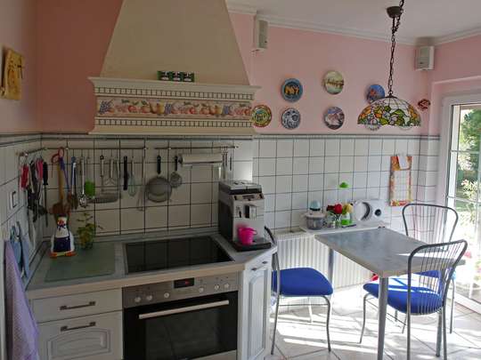 Einladendes Wohnhaus mit großer Schwimmhalle - Bild 10