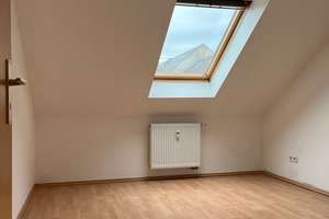 Helle 3-Raum-Dachgeschosswohnung mit Balkon und Einbauküche – Uhlandstraße 12, 9130 Sonnenberg, Chemnitz – Vorschaubild 4