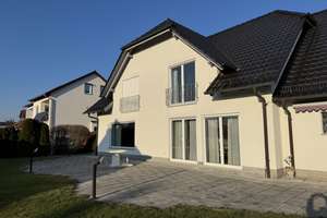 Tolles Traumhaus in Hohenroth zu verkaufen mit 285qm Wohnfläche – Die vollständige Adresse der Immobilie erhältst du vom Anbieter., 97618 Hohenroth – Vorschaubild 2