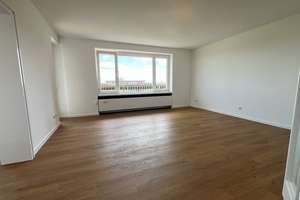 Herrliche Aussichten nicht nur vom Balkon! Modernisierte 3 Zimmer + modernes Bad mit Dusche + Aufzug – Krohstraße 4, 50968 Bayenthal, Köln – Vorschaubild 4